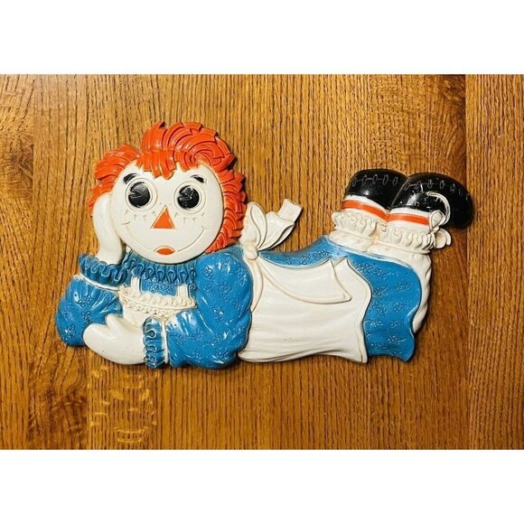 Vintage 1977 Raggedy Anne & Andy Plastic Wall Decor The Bobbs Merrill Dart Hang - Picture 2 of 8